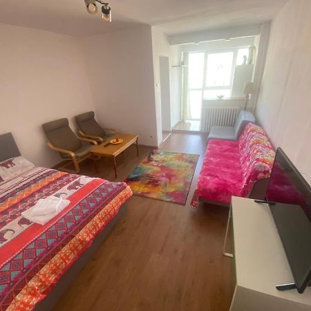 Lovely 1 Bedroom Apartment With Free Street Parking Βουκουρέστι Εξωτερικό φωτογραφία