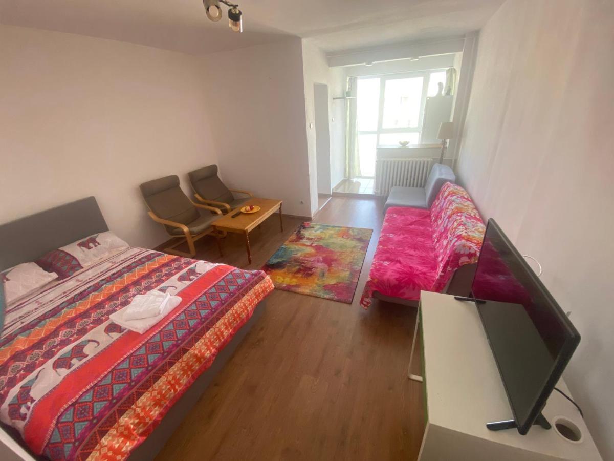 Lovely 1 Bedroom Apartment With Free Street Parking Βουκουρέστι Εξωτερικό φωτογραφία